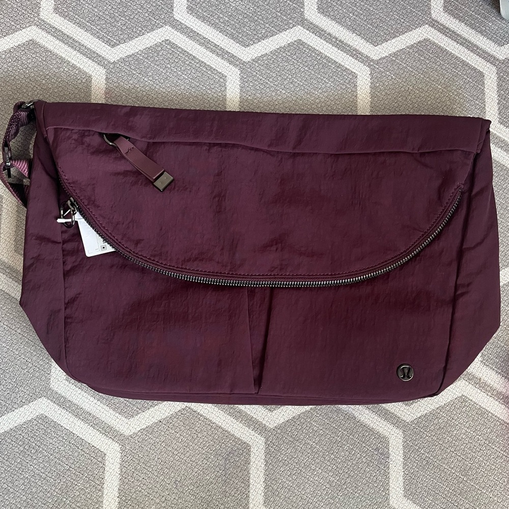 Lululemon All Night Festival Bag 5L *Black Cherry*